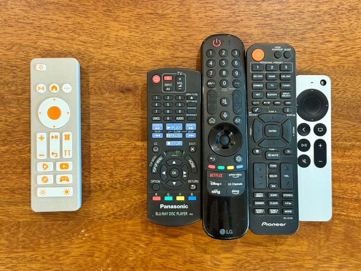 A pitcure of a bunch of remotes